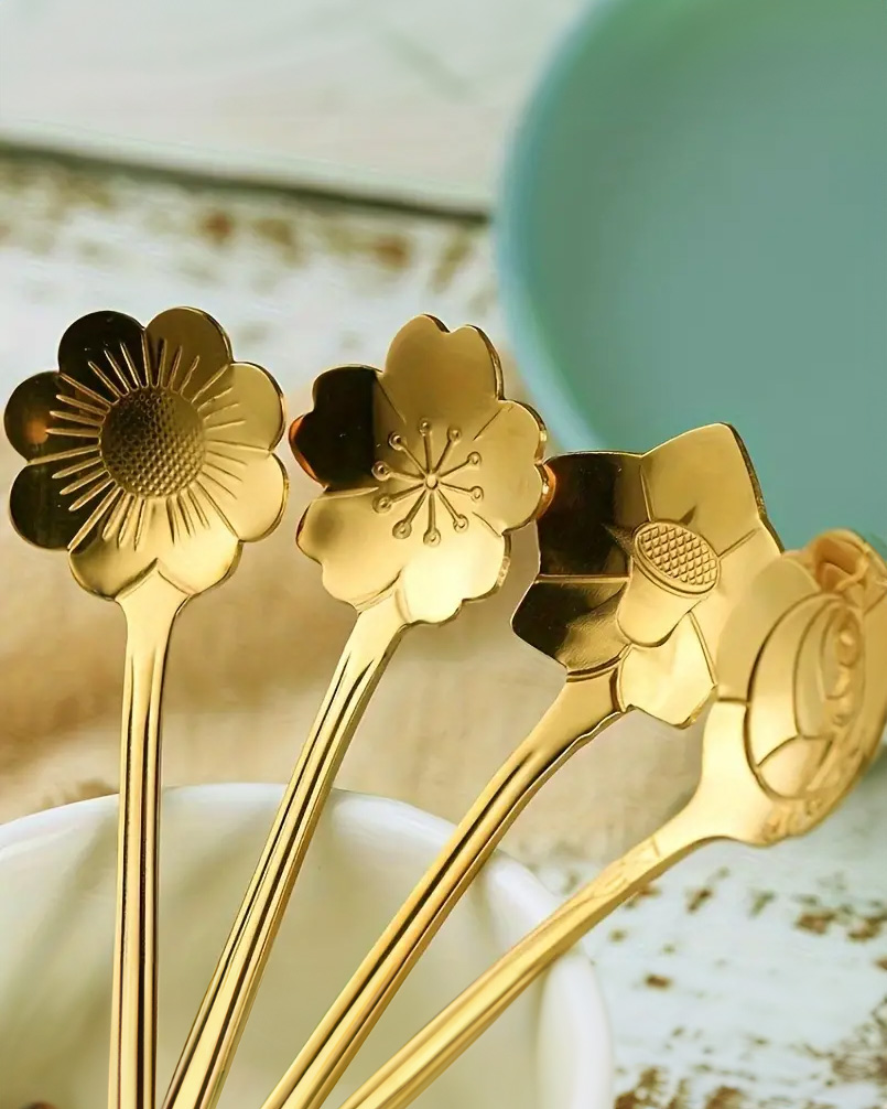 Image of premium, polished stainless steel Honey spoon from Honey Wholesale, a Western Australian online honey shop in Perth, offering worldwide shipping
